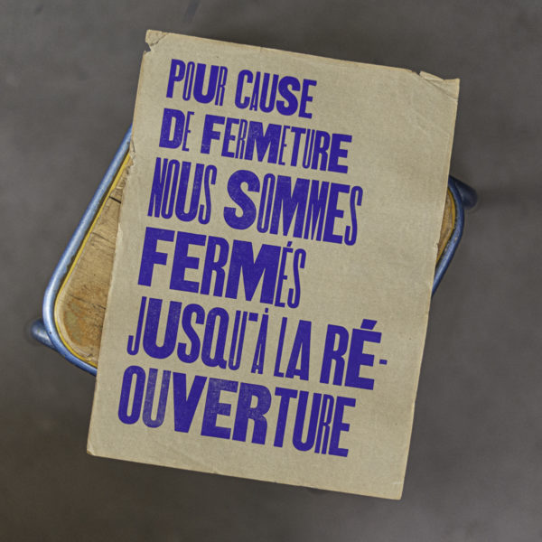 poster - fermeture définitive - fermeture administrative - fermeture covid - lieux culturels - concert debout - pléonasme - tautologie - - affichette letterpress - Super Marché noir