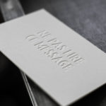 débossage - ne pas lire ce texte - palo alto - double bind - double contrainte - injonction paradoxale - creation francaise - createur francais - circuit court - arte povera - punchlines - banalités - inutile - dada - ironie - oralité - inclusion - letterpress - Super Marché noir